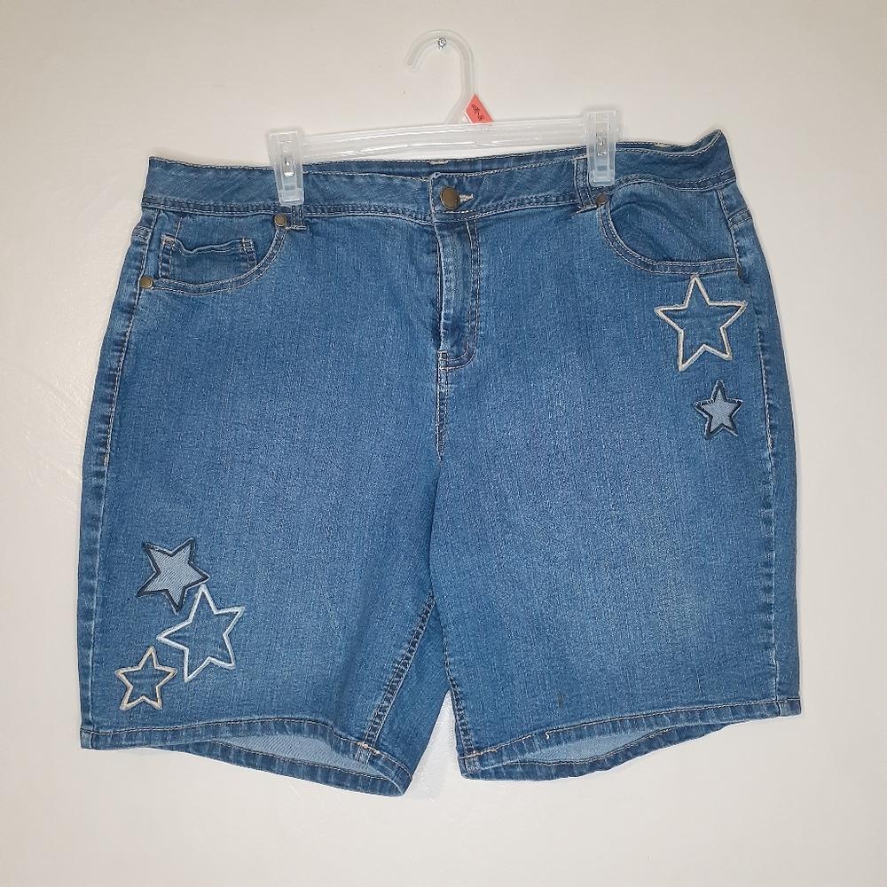 Avenue star embroidered shorts size 20